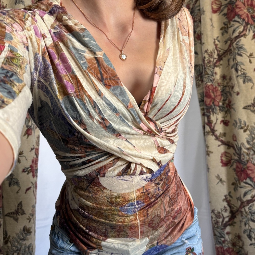 The most beautiful Y2k 3/4 sleeve wrap around top with colorful floral design